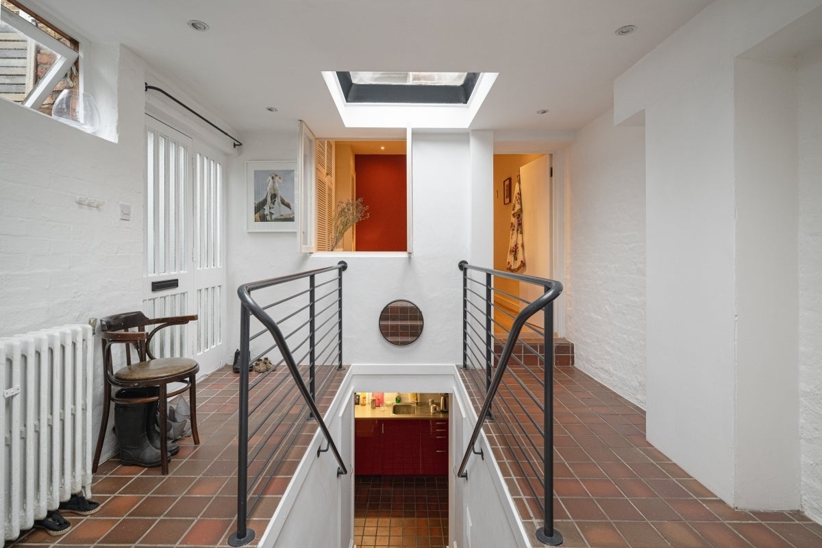 Flat Mortimer Road in Greater London