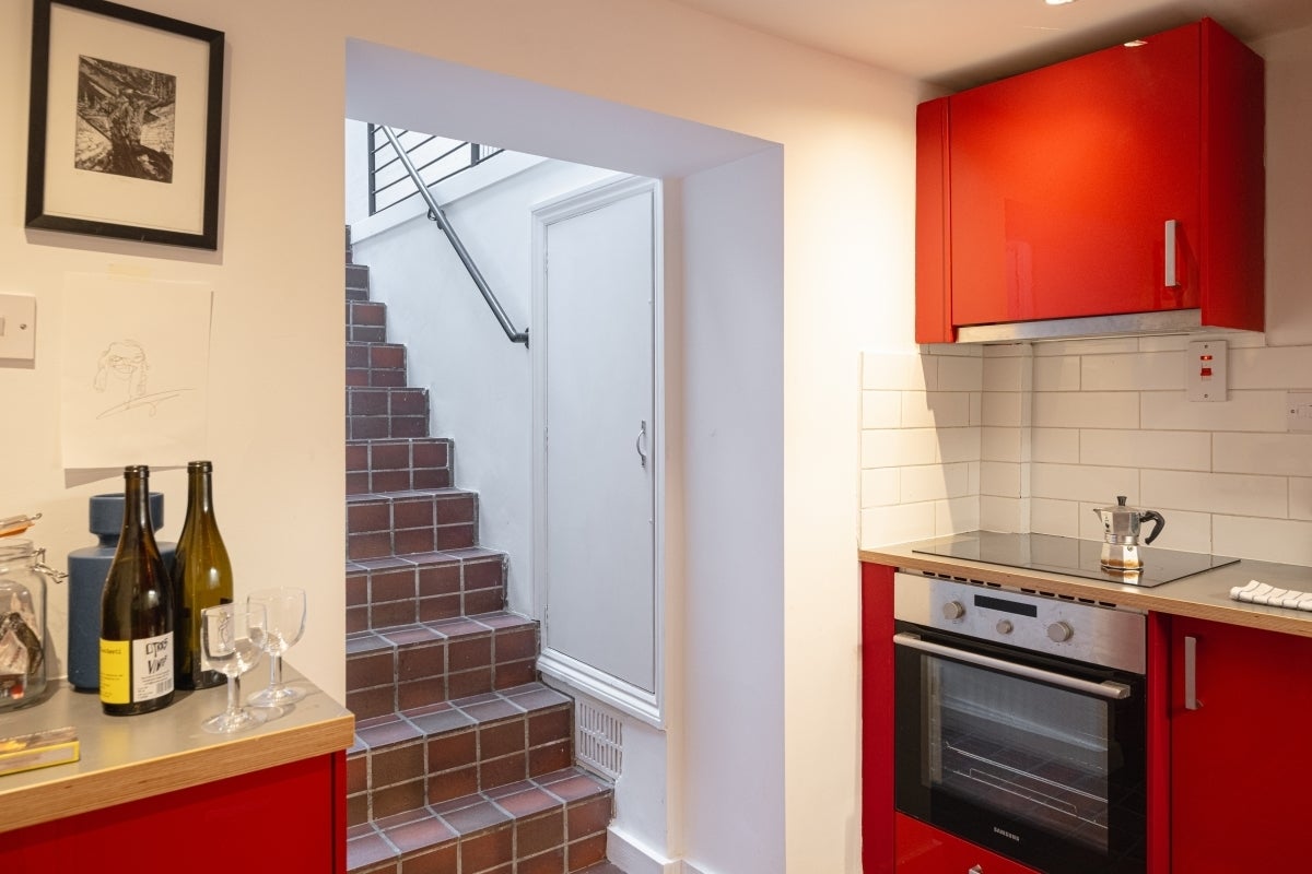 Flat Mortimer Road in Greater London