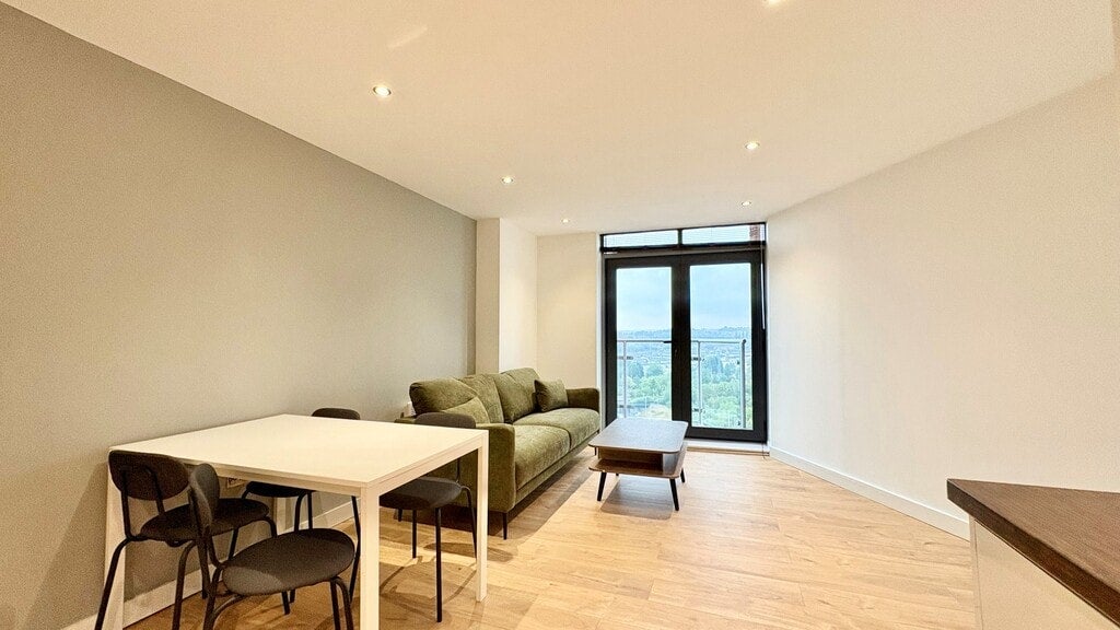 Flat Gotts Road in Leeds
