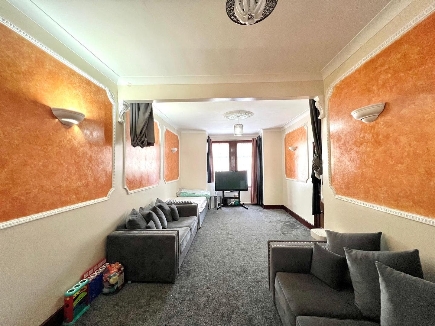 House Mortlake Road in Greater London