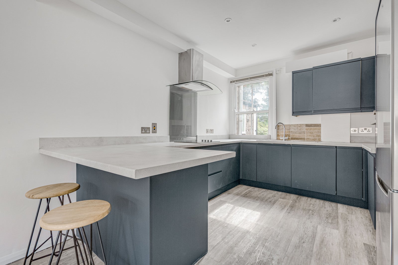 Flat Lavender Hill in Greater London