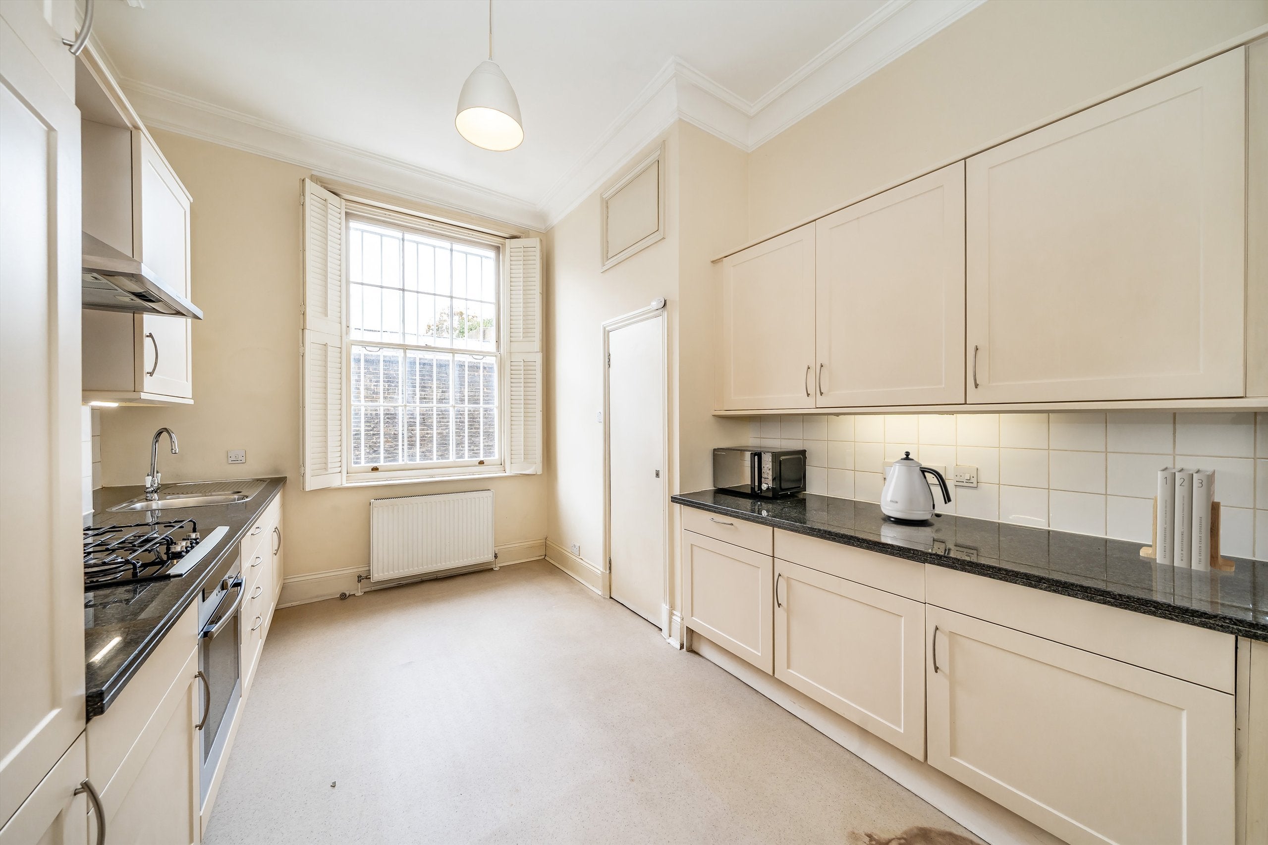 Flat Holland Park Avenue in Greater London