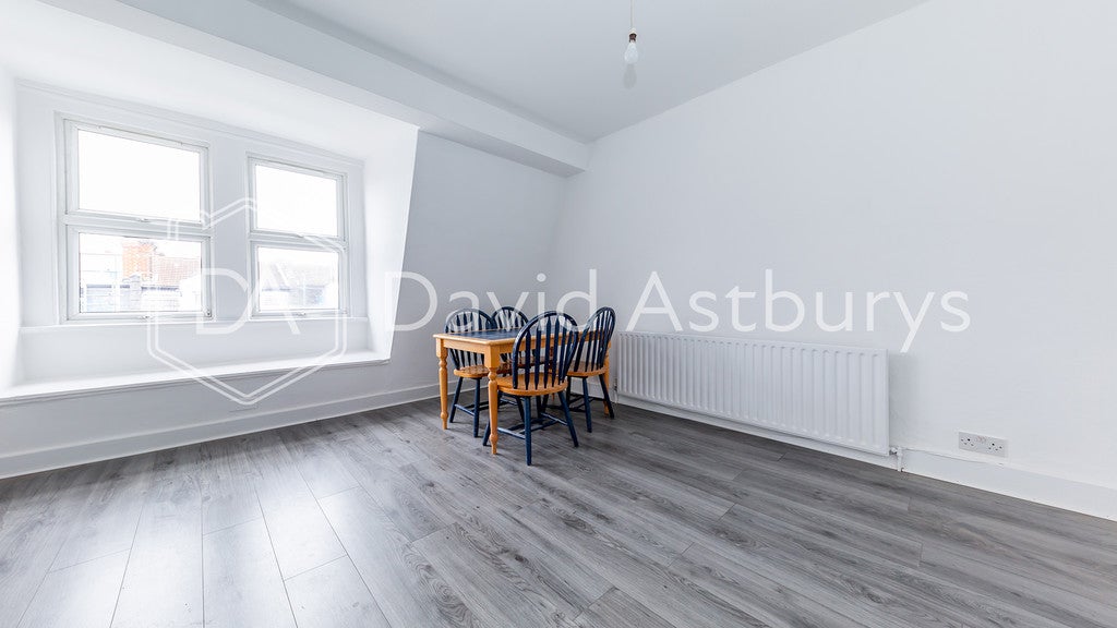 Flat Burgoyne Road in Greater London