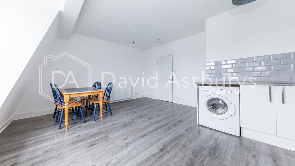 Flat Burgoyne Road in Greater London