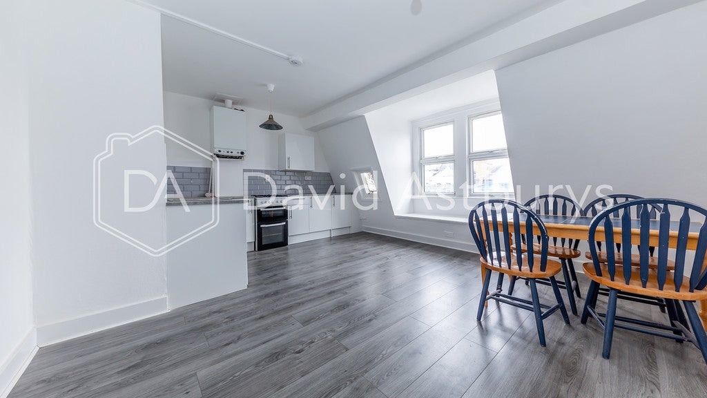 Flat Burgoyne Road in Greater London