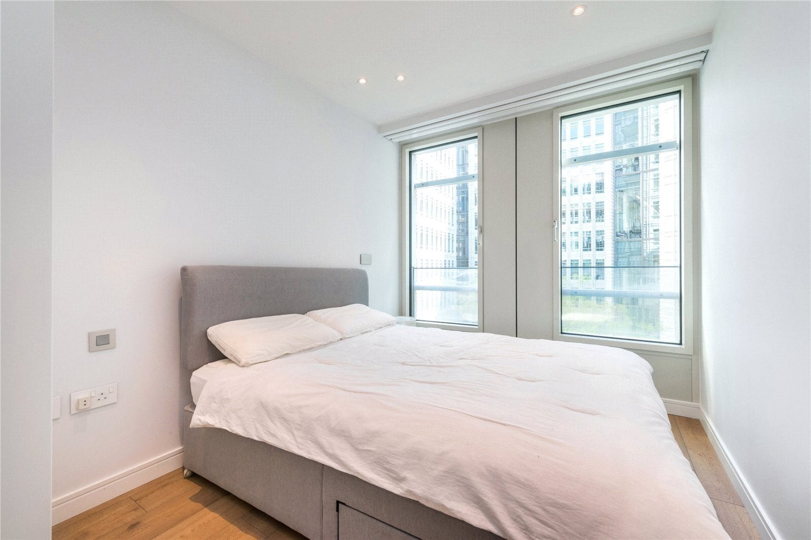 Flat Bucknall Street in Greater London