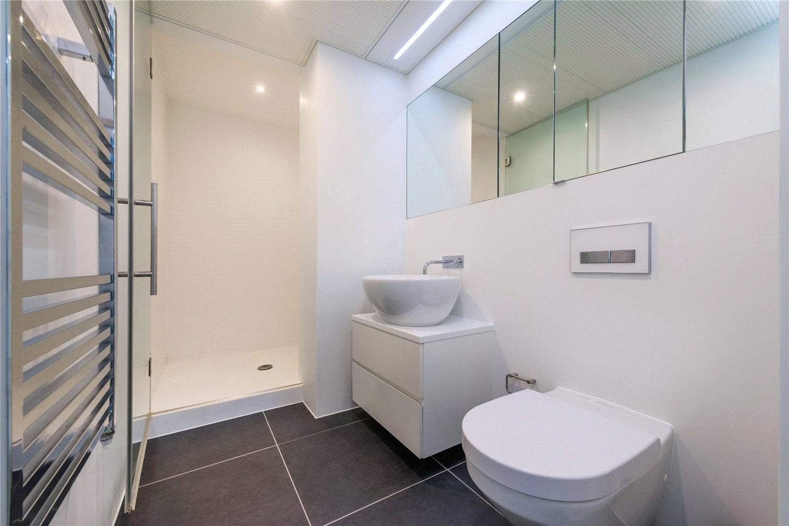Flat Bucknall Street in Greater London