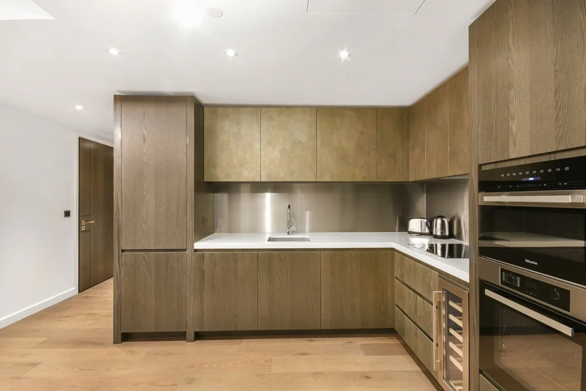 Flat Carnation Way in Greater London