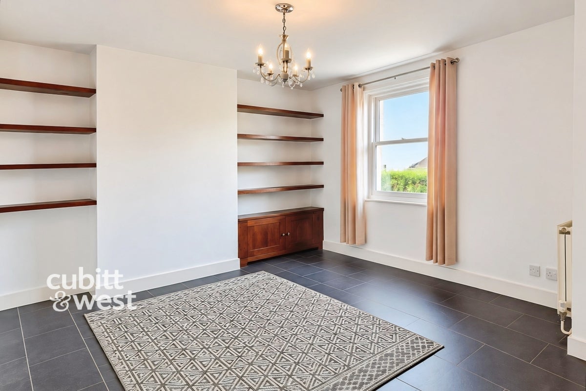 Flat London Road in Greater London