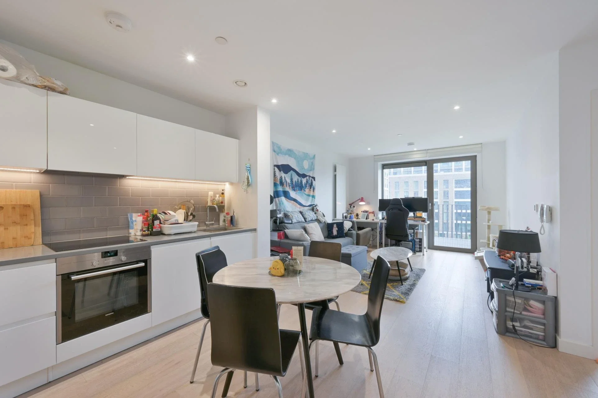 Flat Royal Crest Avenue in Greater London