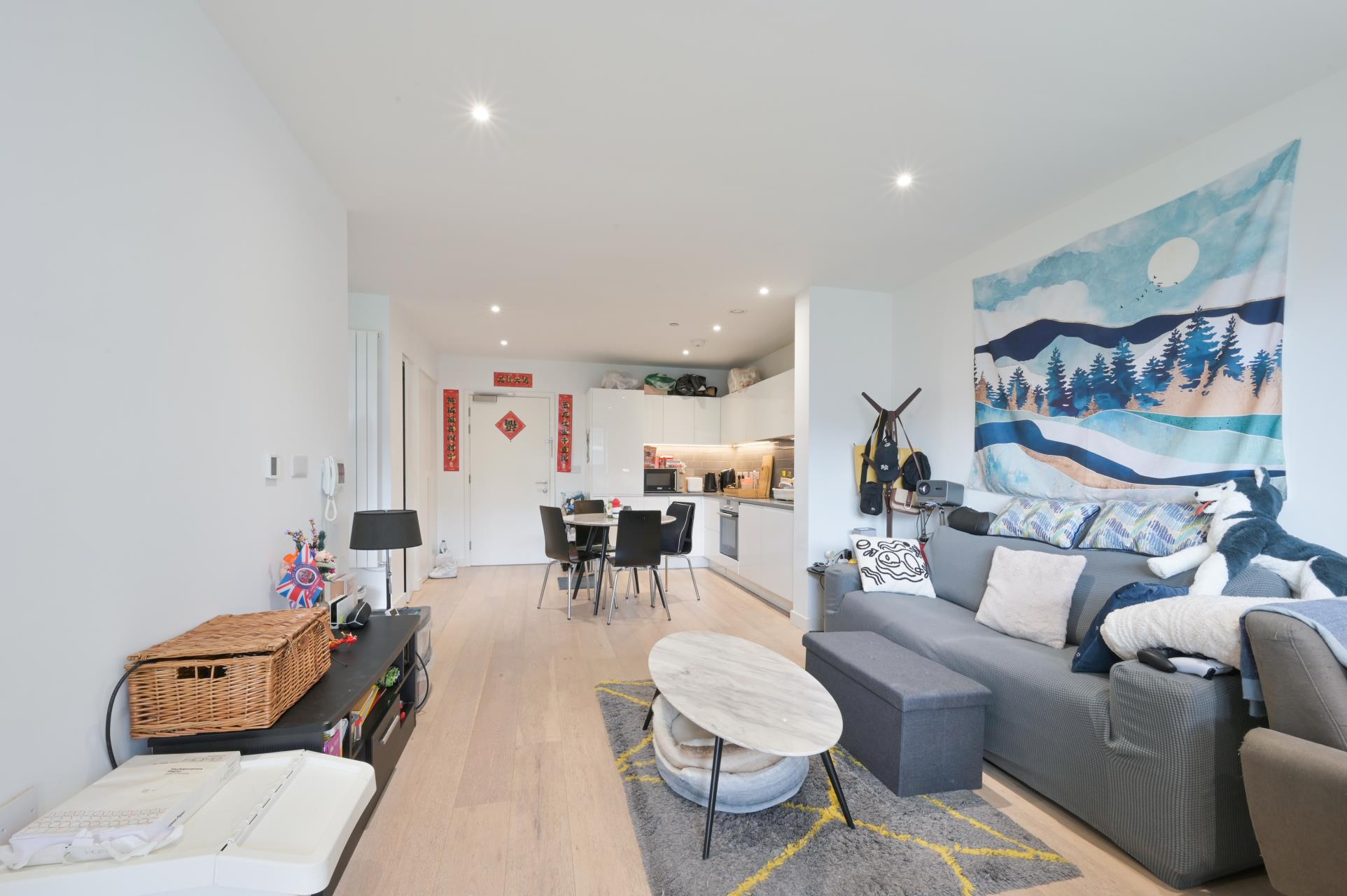 Flat Royal Crest Avenue in Greater London