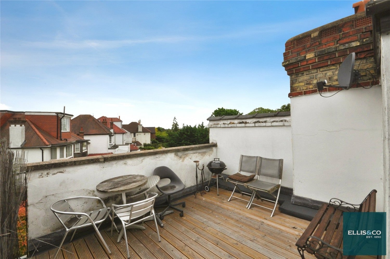 Flat Mountfield Road in Greater London