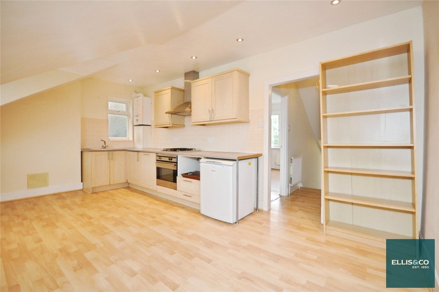 Flat Mountfield Road in Greater London