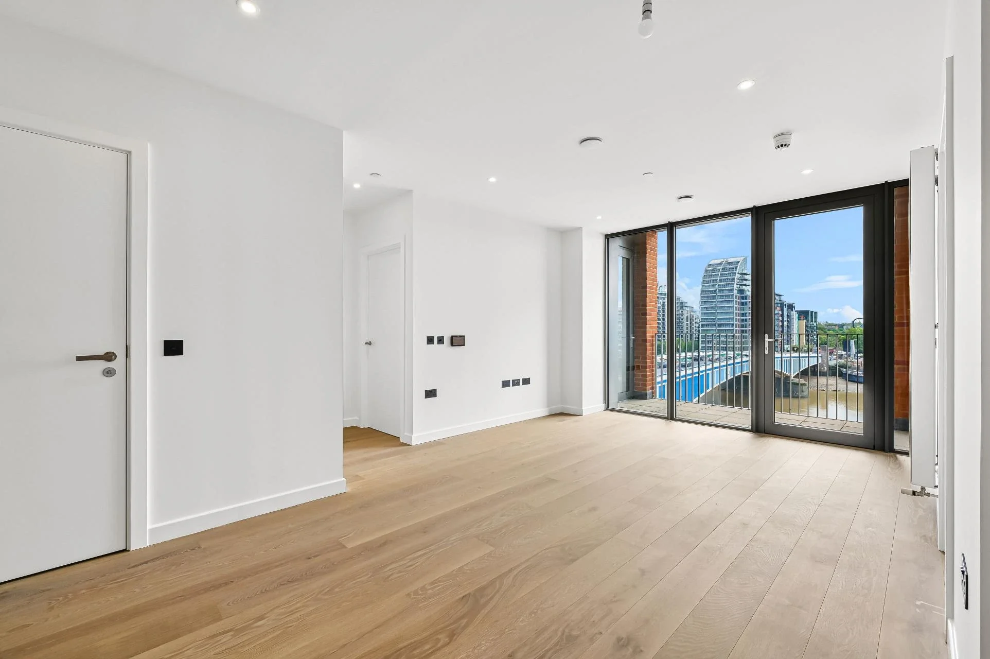 Flat Linver Road in Greater London