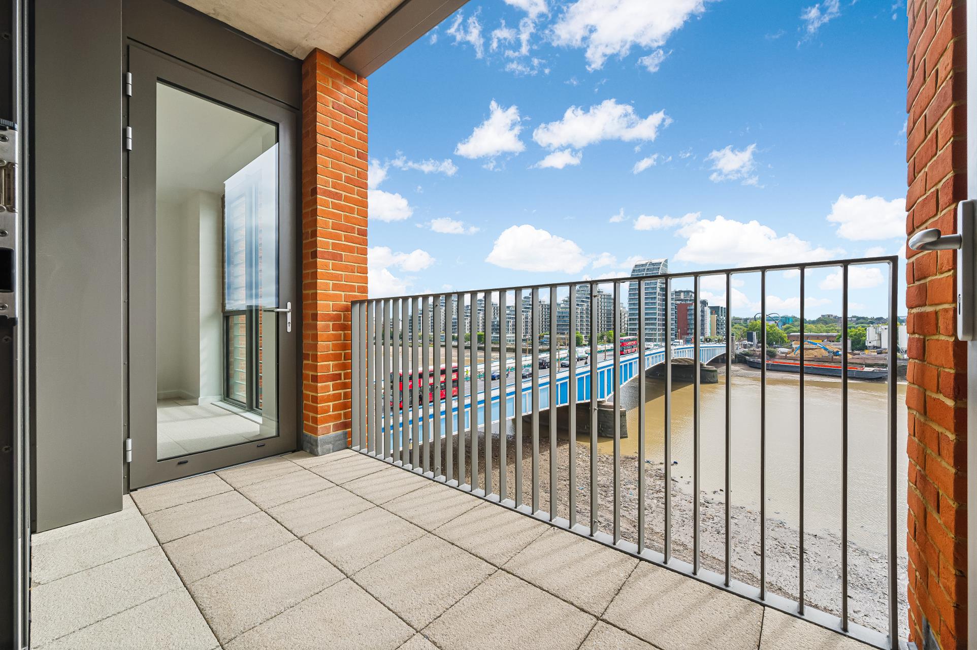 Flat Linver Road in Greater London