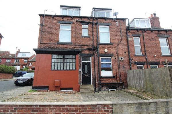 Flat Woodside Avenue in Leeds