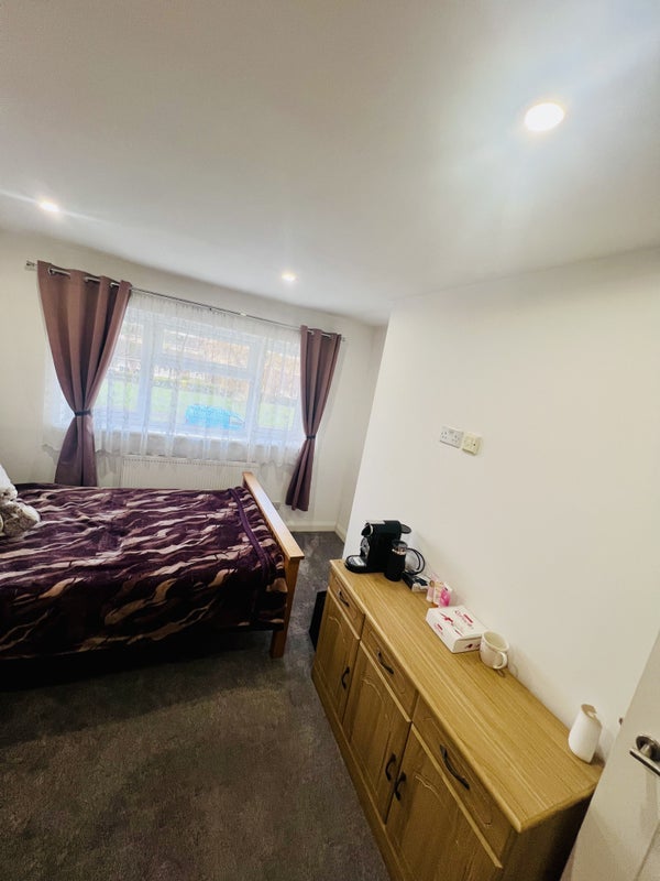 Room Crossways in Crawley
