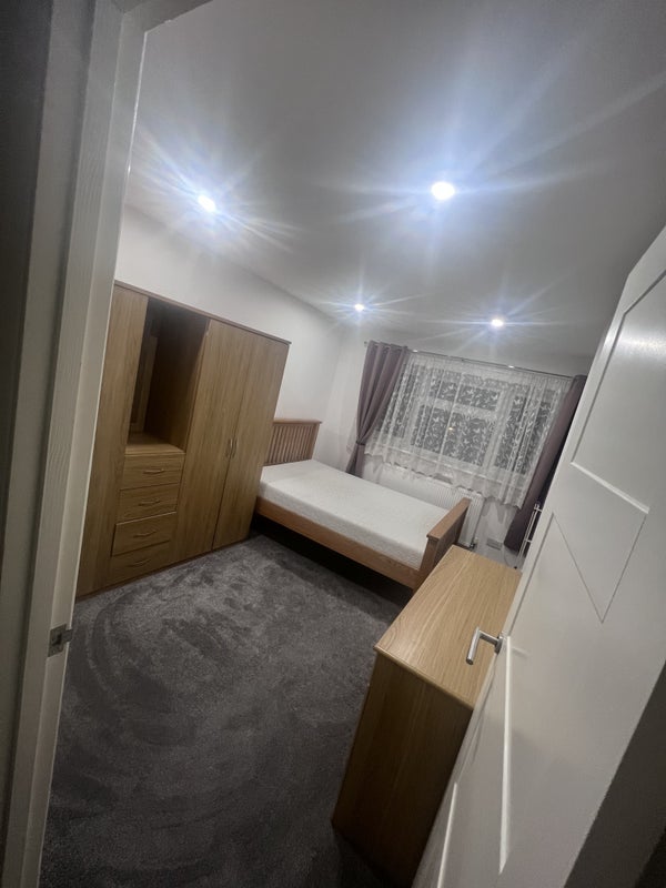 Room Crossways in Crawley