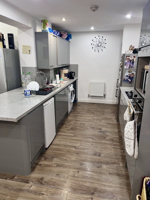 Room Crossways in Crawley