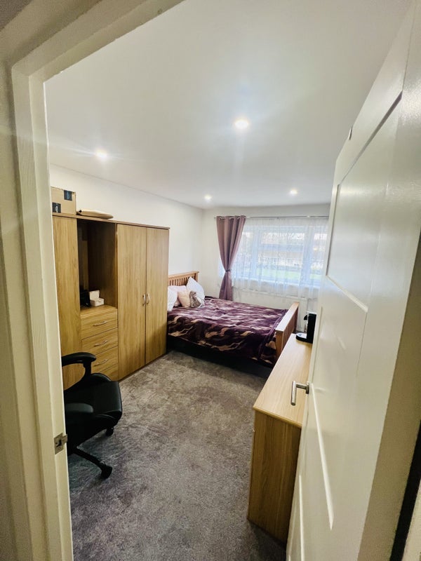 Room Crossways in Crawley