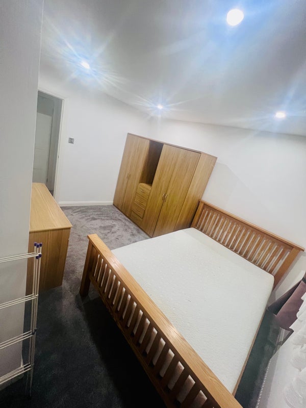 Room Crossways in Crawley