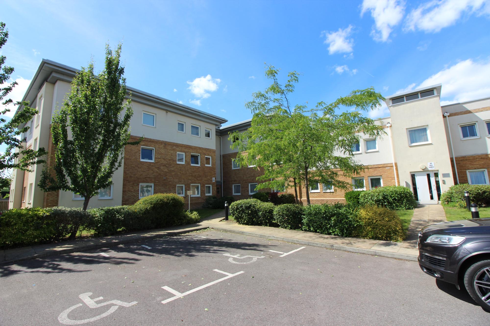 Flat Pool Close in Walton on Thames