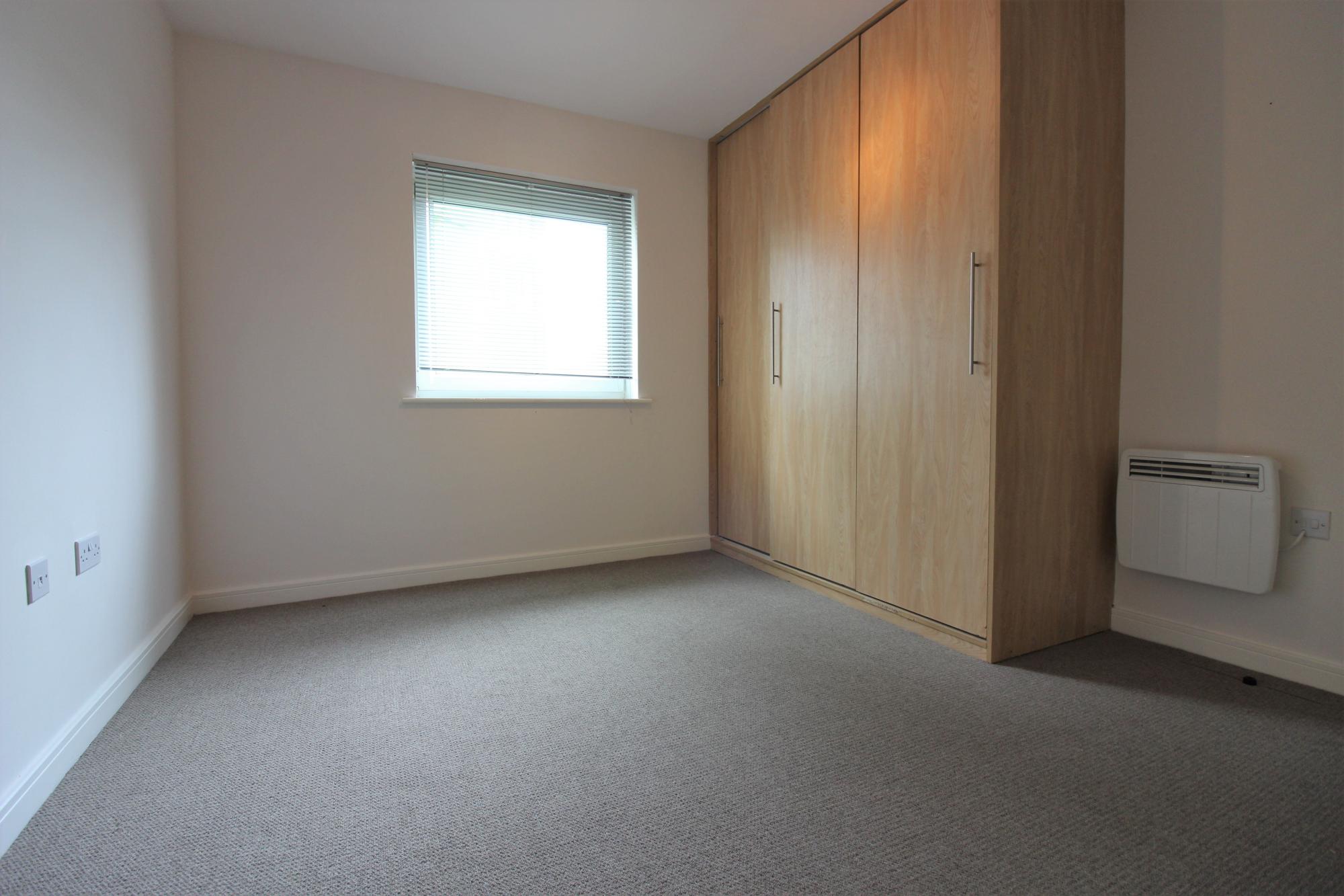 Flat Pool Close in Walton on Thames