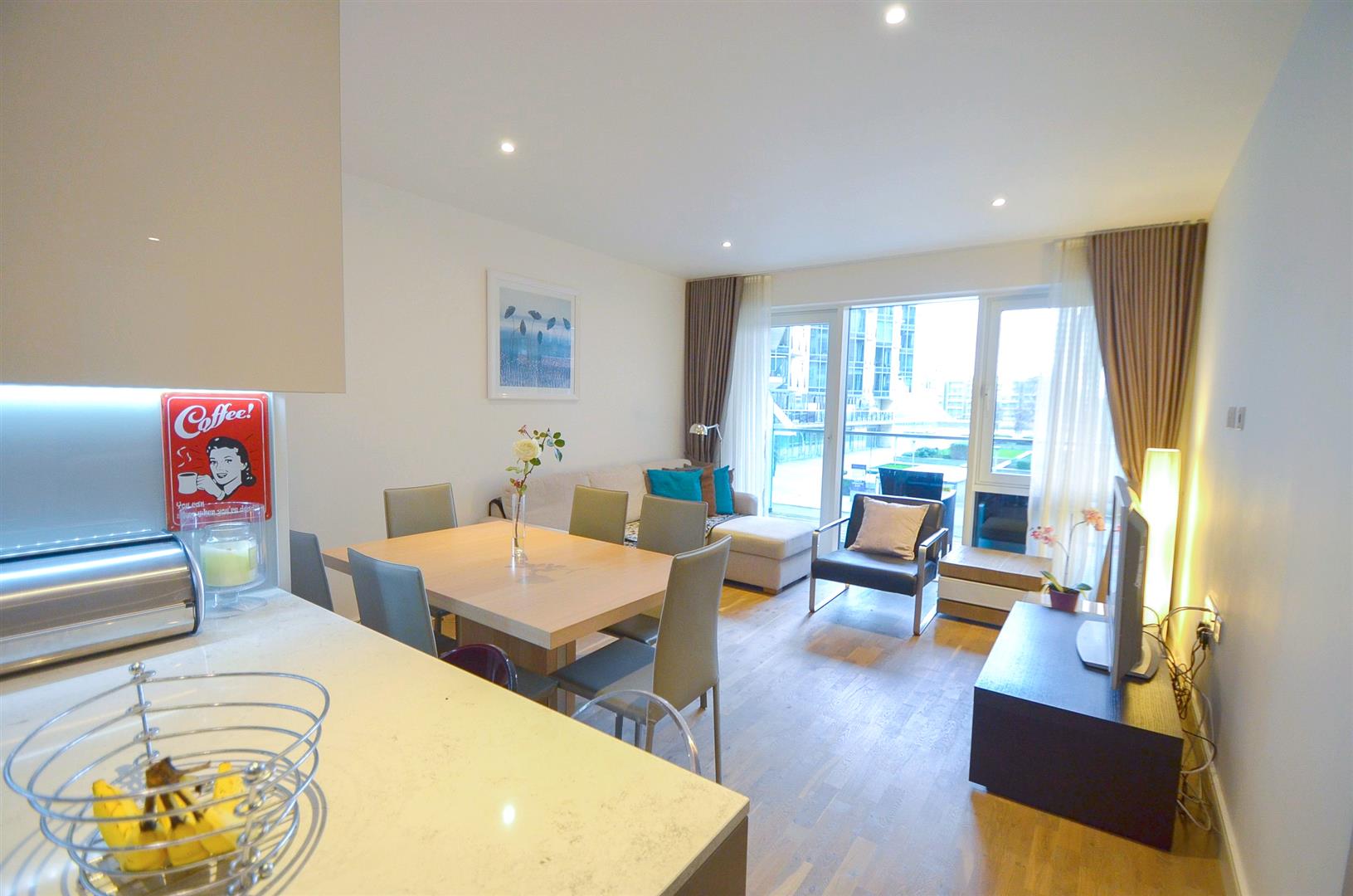 Flat Juniper Drive in Greater London