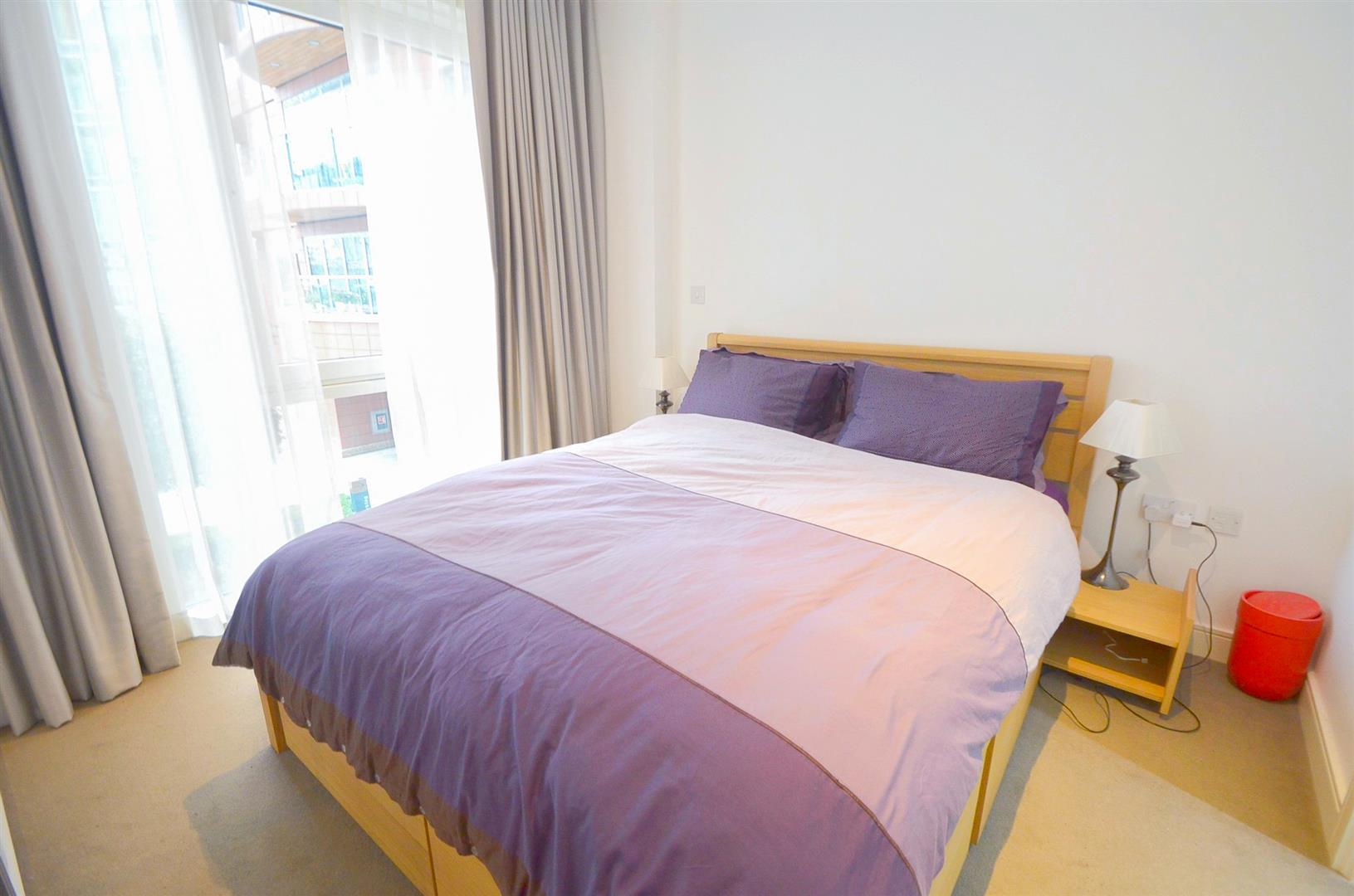 Flat Juniper Drive in Greater London