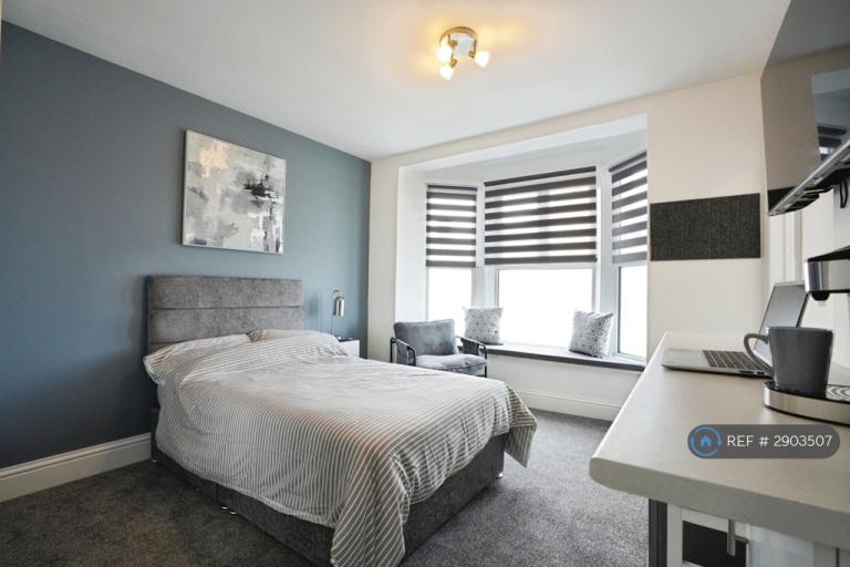 Room New Street in Bugle