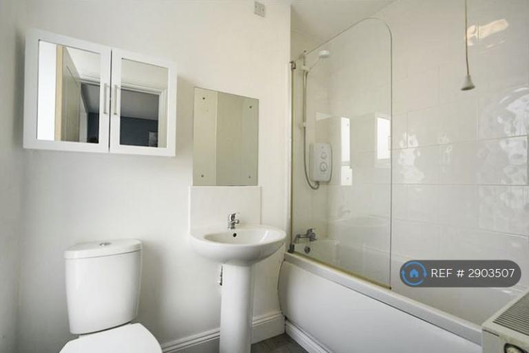 Room New Street in Bugle
