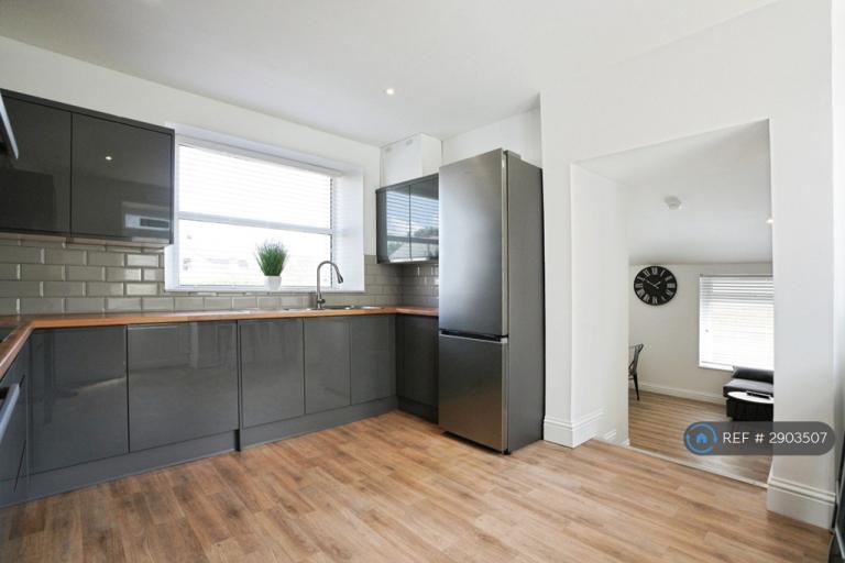 Room New Street in Bugle