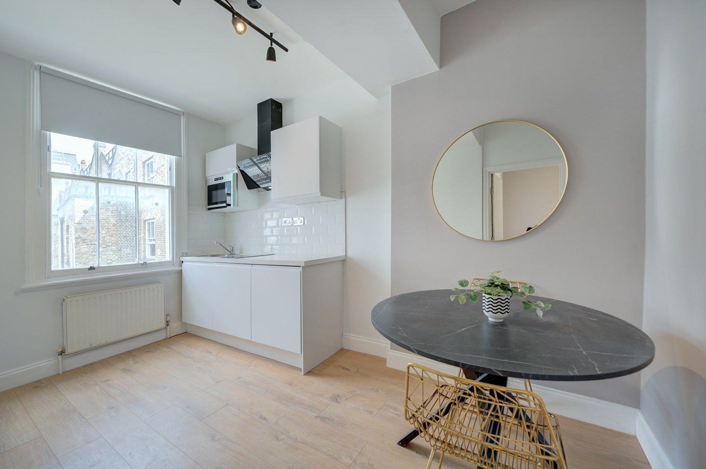 Flat Kensington Gardens Square in City of Westminster