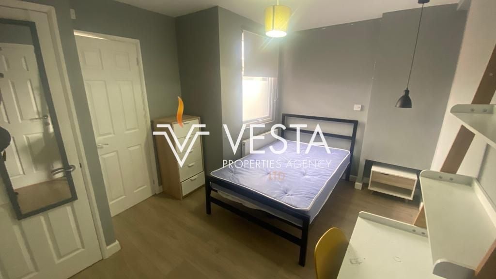 Room Harefield Road in Coventry