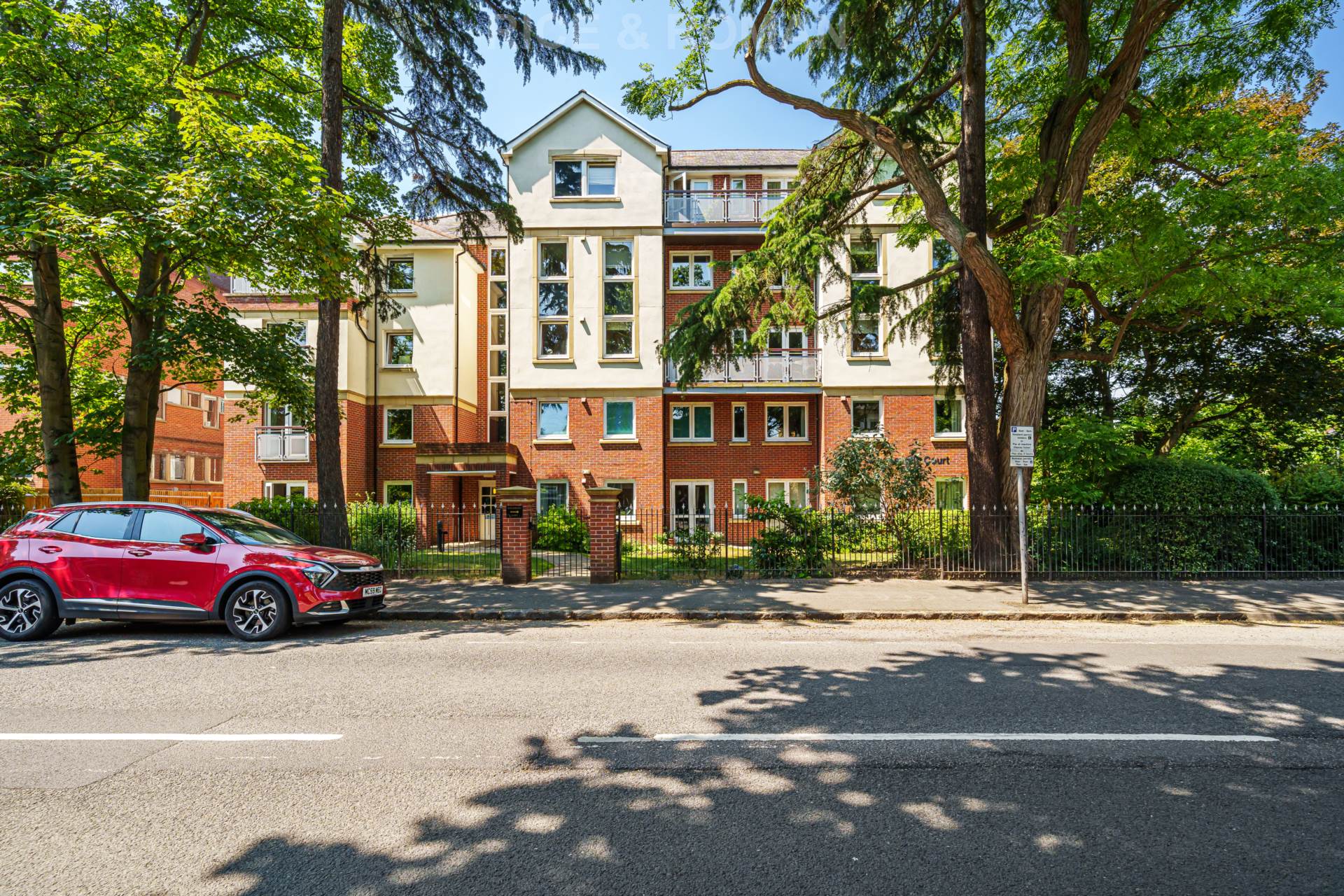 Flat Alma Road in Windsor