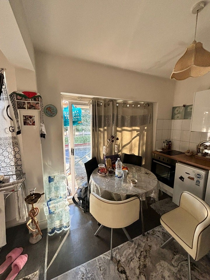 Room Hoop Lane in Greater London