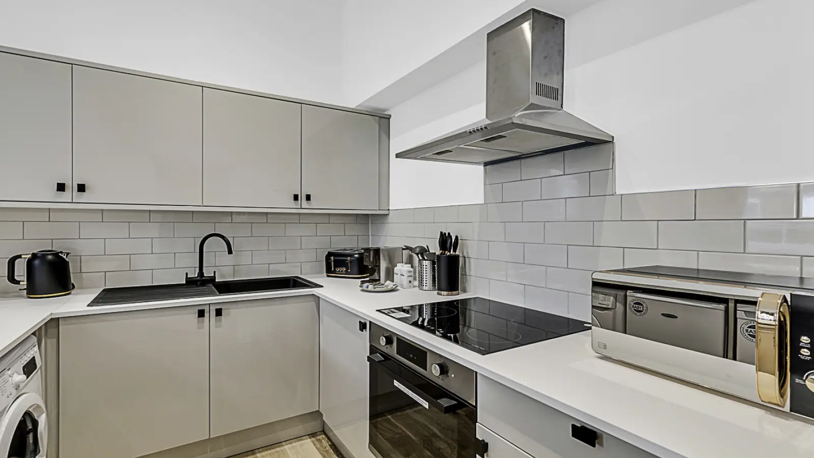 Flat Norfolk Square in City of Westminster
