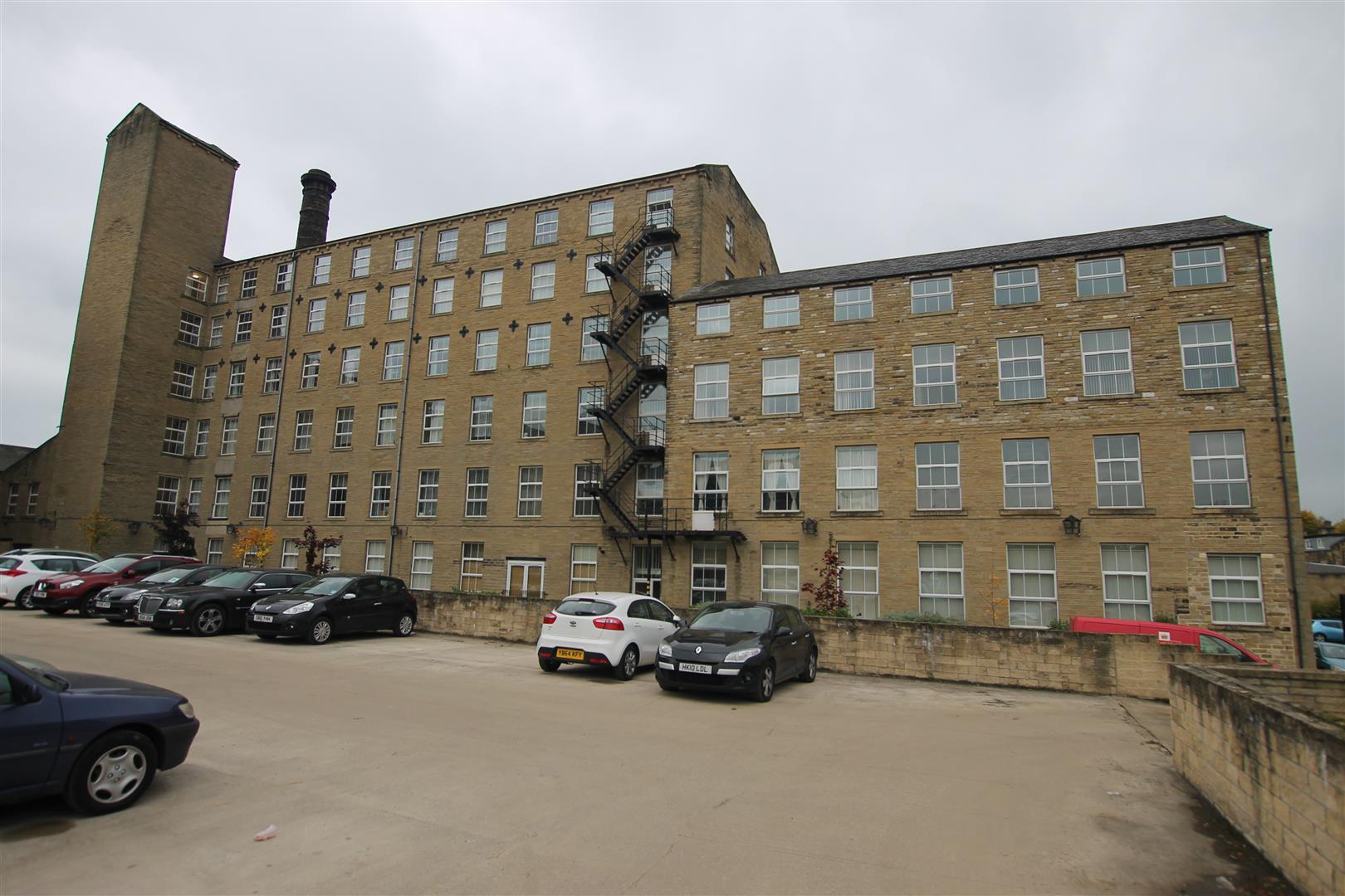 Flat Heathbury Gardens in Calderdale