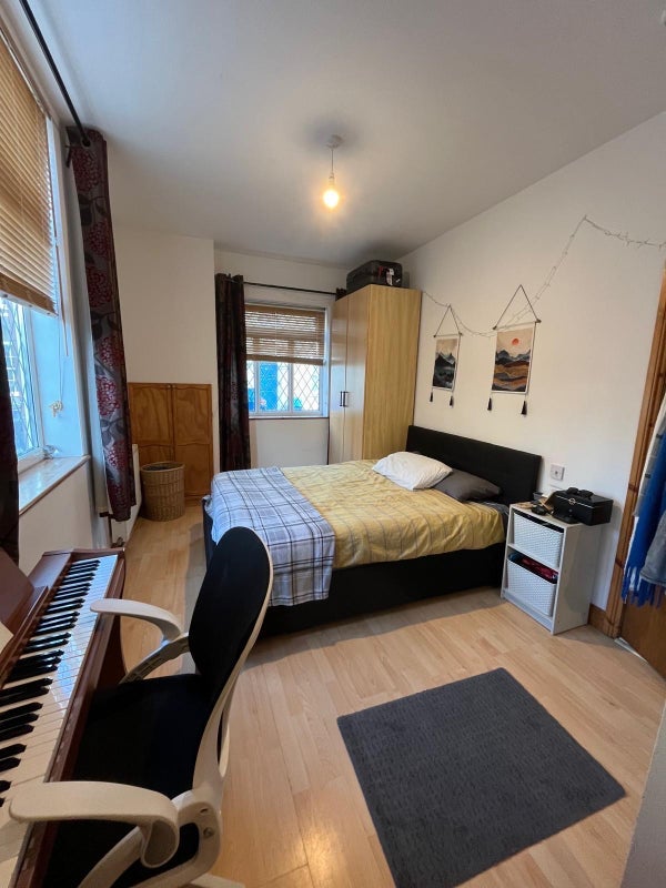 Room Fremantle Road in Bristol