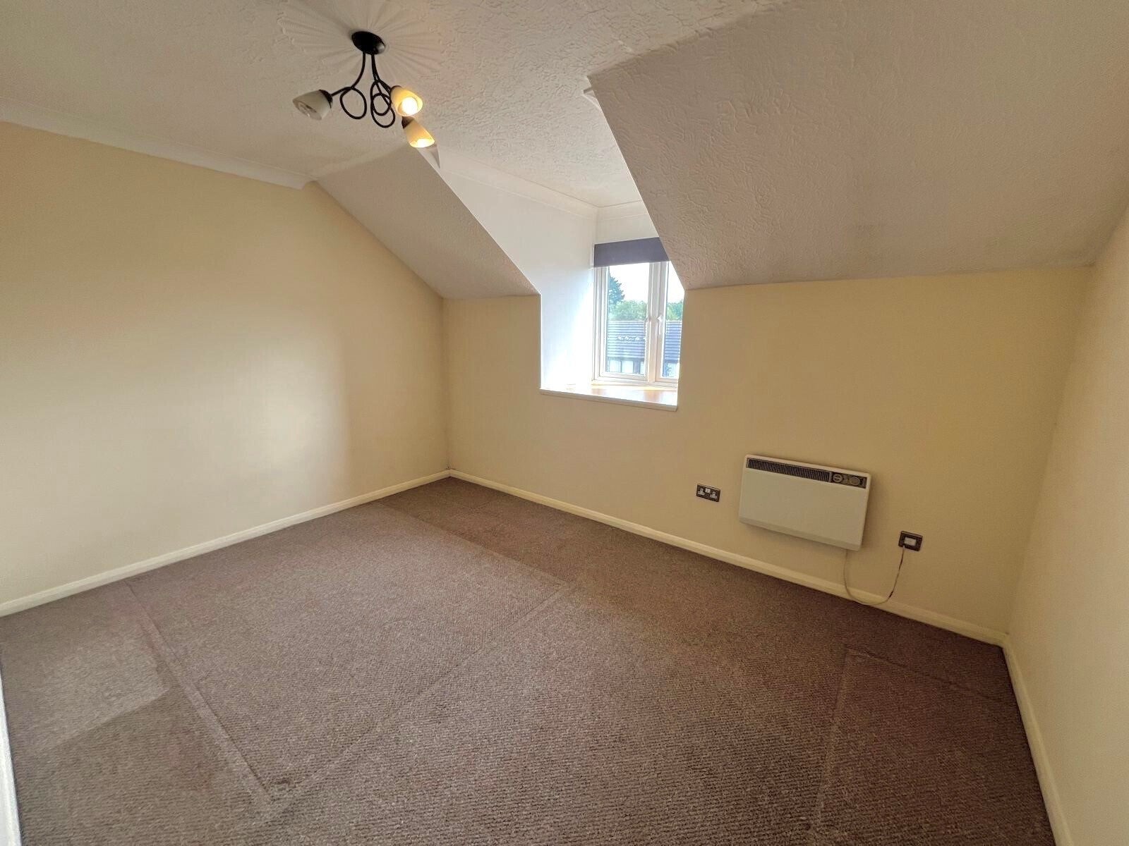 Flat Dundonald Close in Southampton