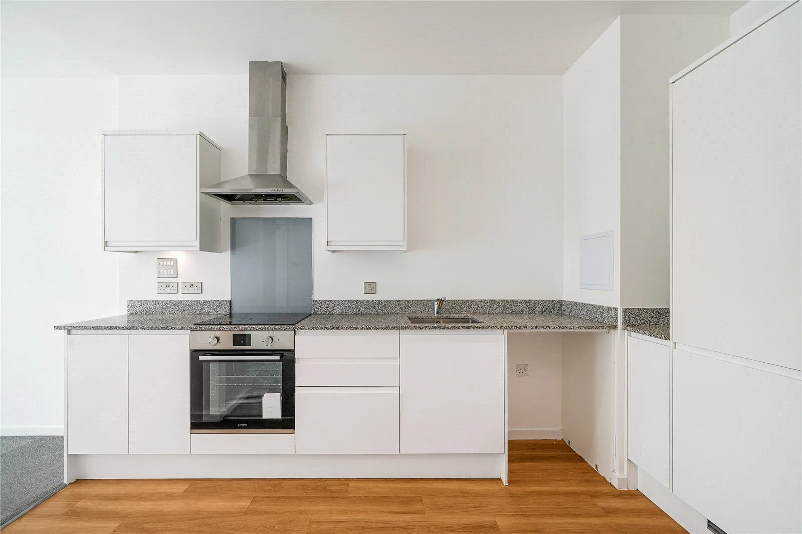 Flat Ilford Hill in Greater London