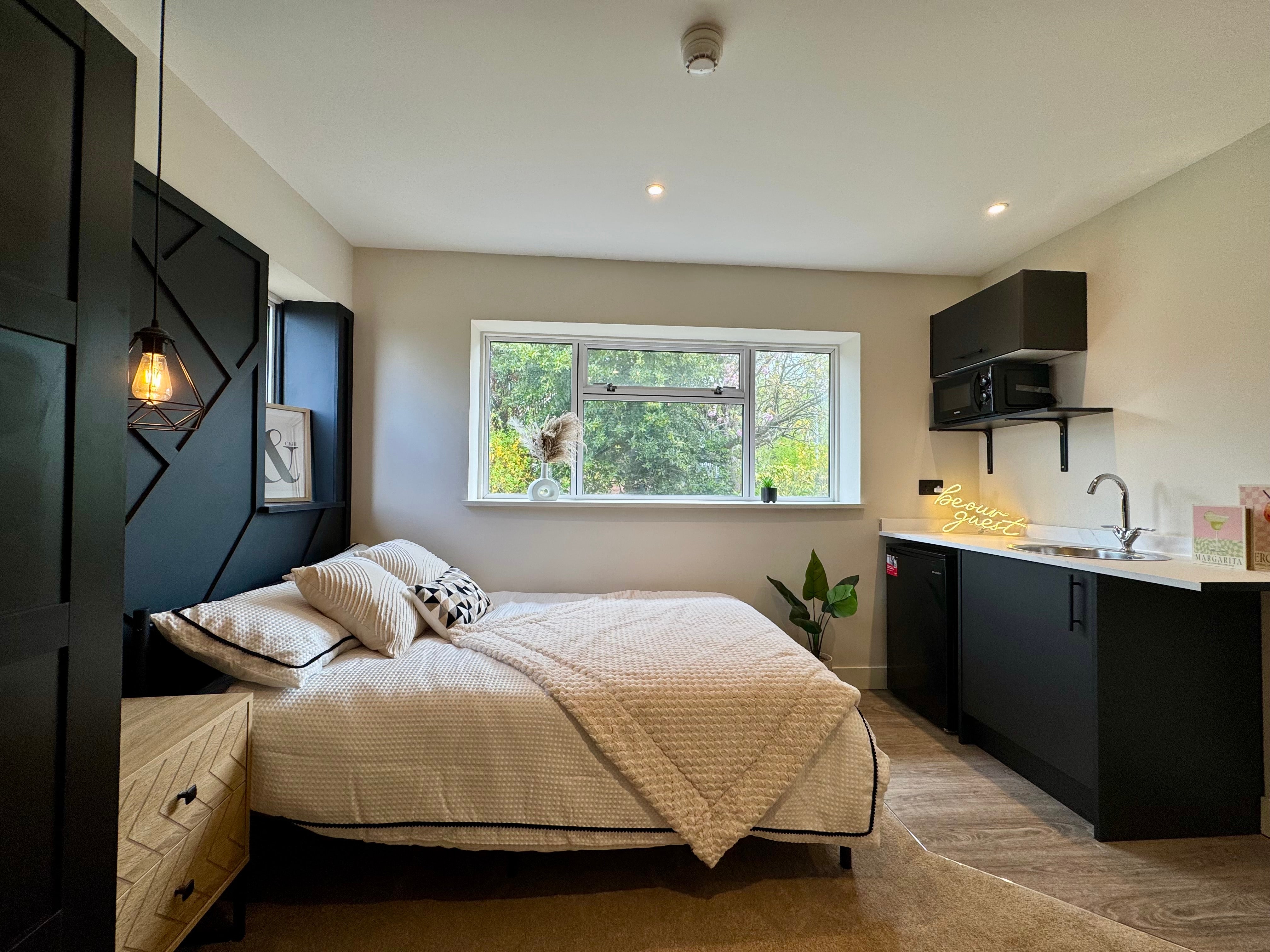 Room Dawlish Road in Birmingham