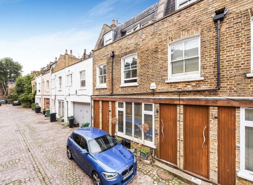 House Elizabeth Mews in Greater London