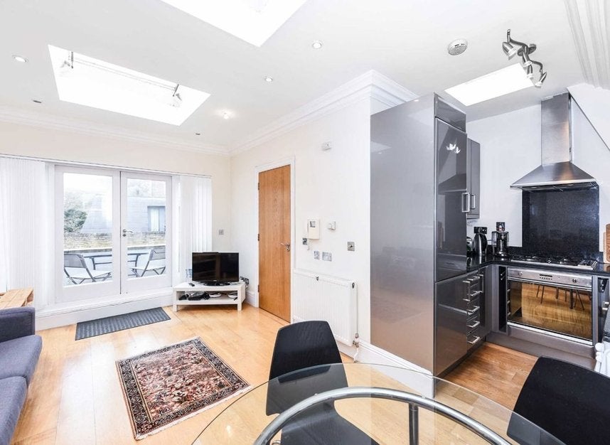 House Elizabeth Mews in Greater London