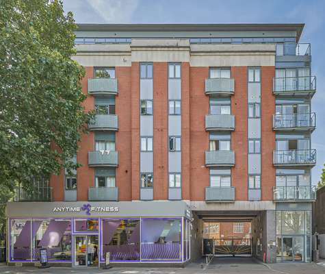 Flat Upper Richmond Road in Greater London