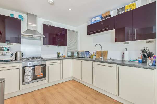 Flat Upper Richmond Road in Greater London