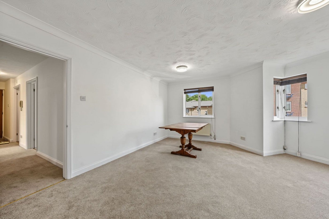 Flat Myddleton Avenue in Greater London