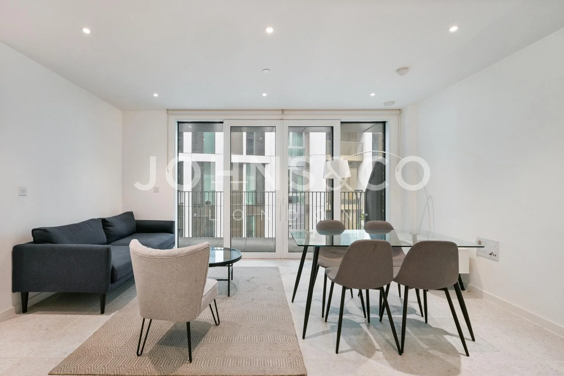 Flat Cendal Crescent in Greater London