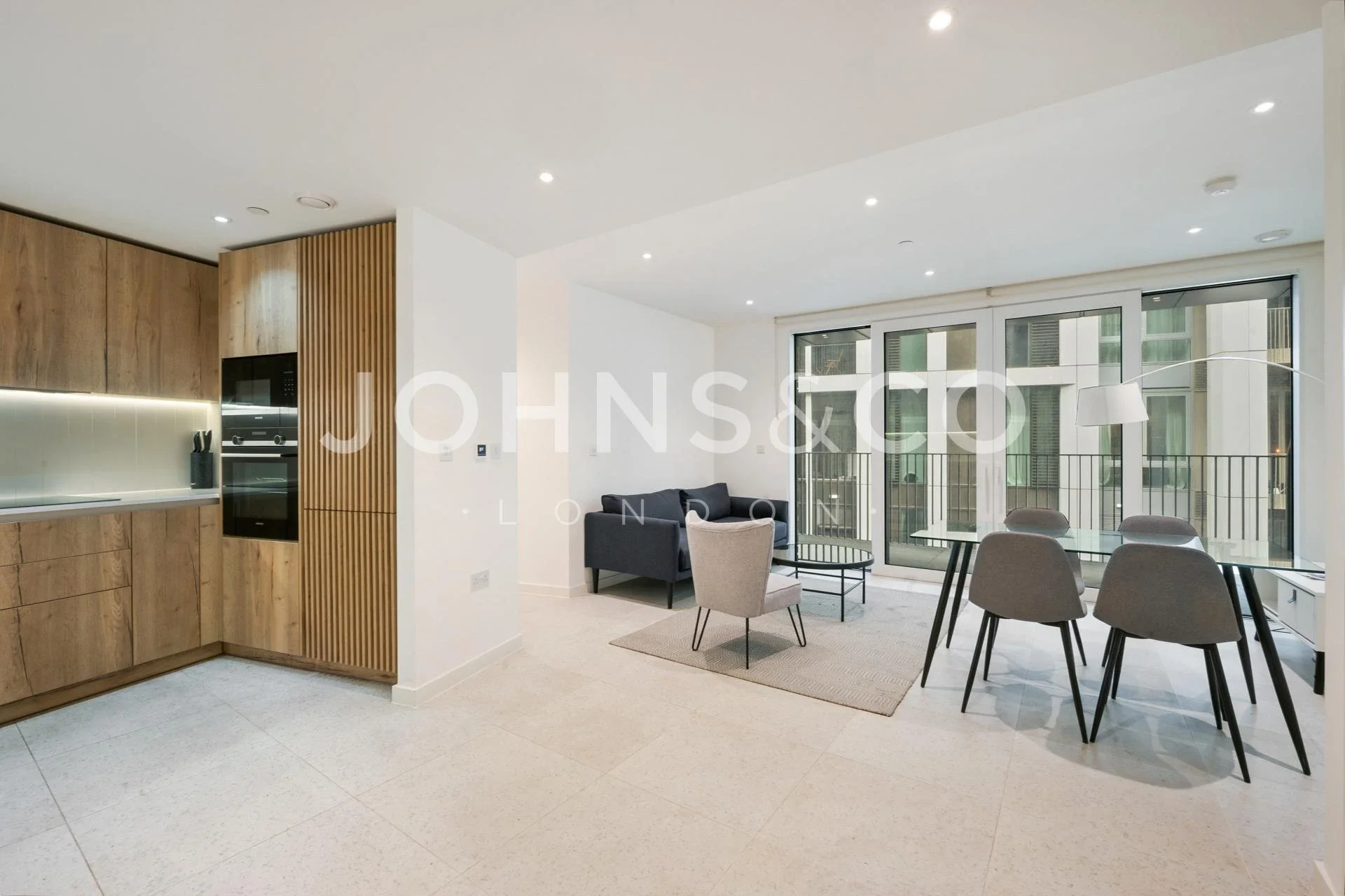 Flat Cendal Crescent in Greater London
