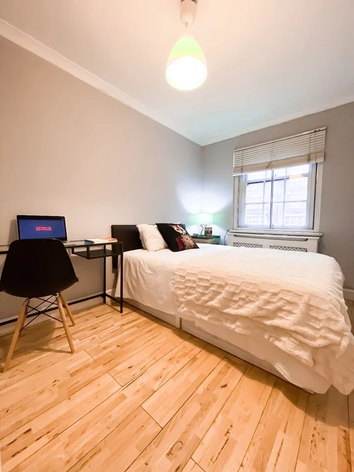 Room Saint Michael's Street in City of Westminster